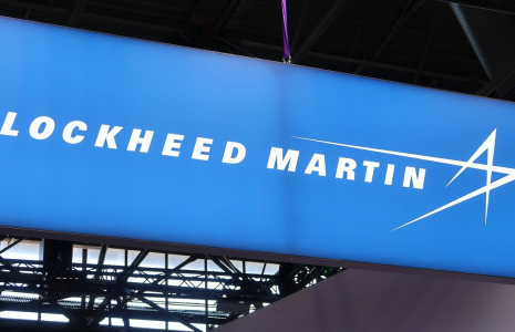 Lockheed Martin progresse après avoir annoncé un chiffre d'affaires et un bénéfice annuels en hausse