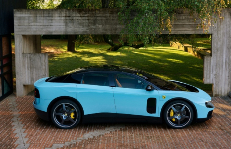 Ferrari dévoile sa première voiture électrique